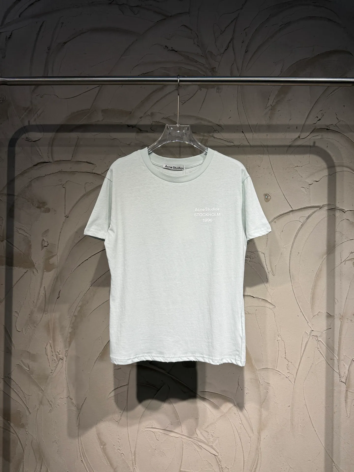 Acne Mint Green Short Sleeves｜How to wear cool clothes in summer🌵 AC cotton and linen New color, super refreshing🫶I love this refreshing light-colored outfit in summer🔆The mint green short-sleeves make you cool when you look at them, and the fabric is soft and skin-friendly❇️The loose, off-the-shoulder version is not flattering on your figure. The hem can be pinched up a little and paired with denim shorts to reveal your waistline. The proportions can be elongated in seconds for small people. Simple and basic styles do not need to be matched. It is easy to wear even if you are lazy and can be worn without makeup. Suitable for daily shopping or dating ~ Size: S M L